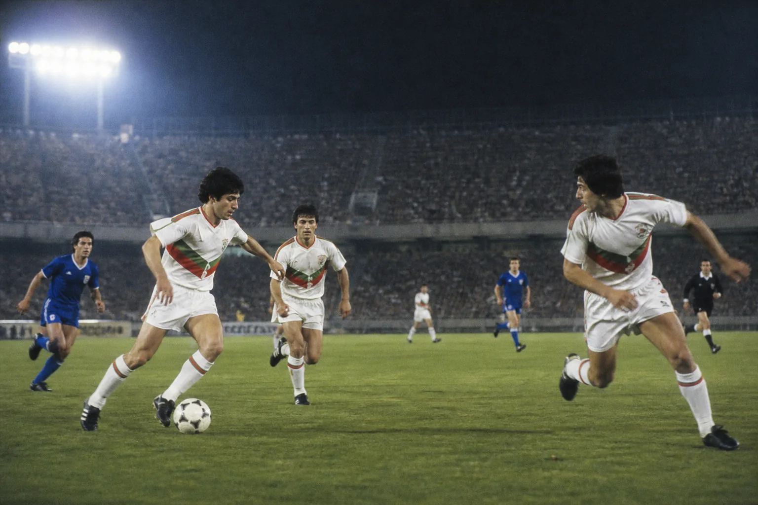Fictional Bulgarian footballers building a fast attack in a historic tournament match