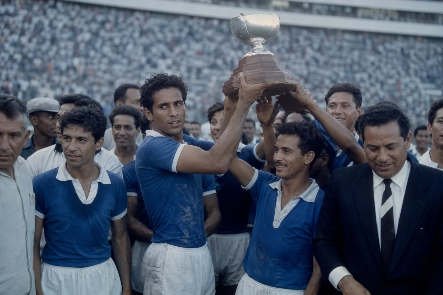 El Salvador national football team preparing together in blue-white kits before a major CONCACAF match