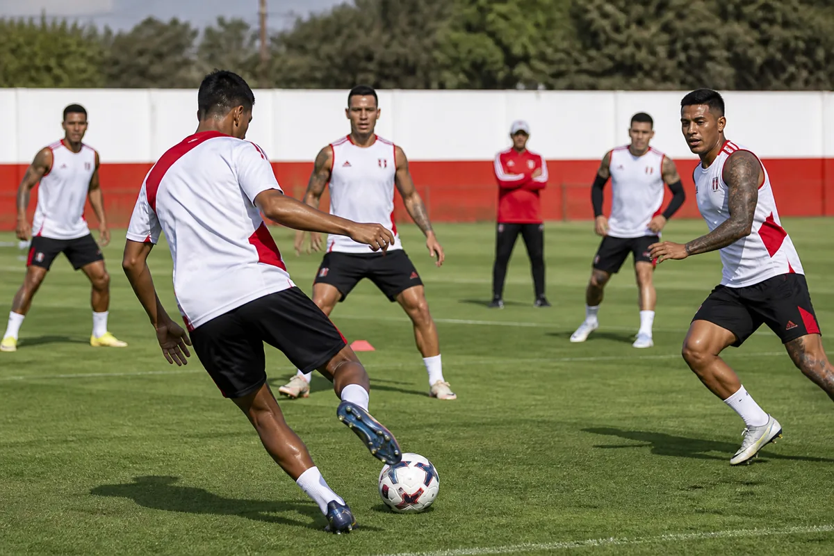 Fictional Peru attackers and midfielders rehearsing a flowing passing move on a training pitch
